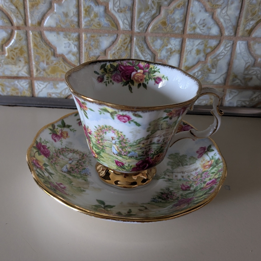 Royal Albert 1986 A Celebration of the Old Country Roses Garden TeaCup & Saucer
